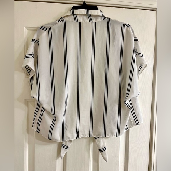 Striped Tie-able Short Sleeve Blouse - Picture 5 of 7